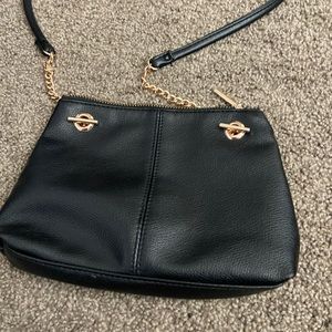 plane black purse